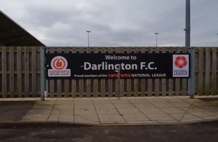 Biển chào đón tại Blackwell Meadows – Cánh cổng dẫn vào thế giới của Darlington FC