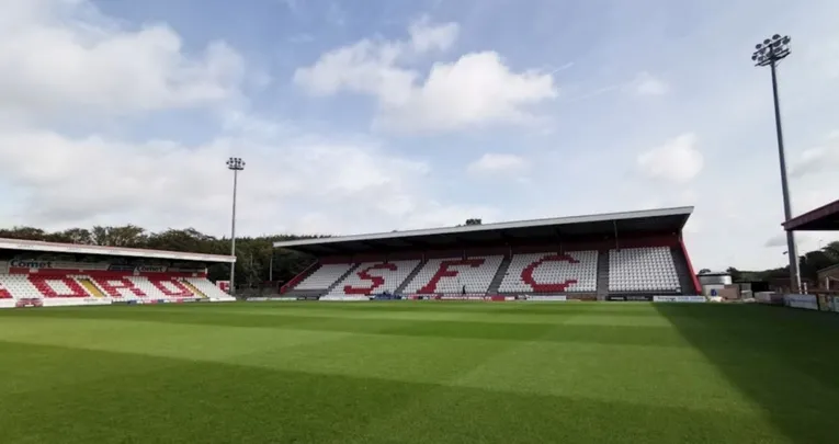 Các khán đài sân Broadhall Way