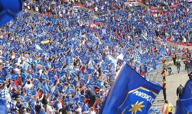 Cổ động viên Portsmouth FC tại trận Chung kết FA Cup 2010, khoảnh khắc đáng nhớ trong lịch sử đội bóng
