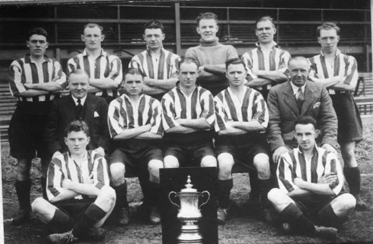 Đội hình Sunderland vô địch FA Cup năm 1937, một trong những khoảnh khắc lịch sử của câu lạc bộ