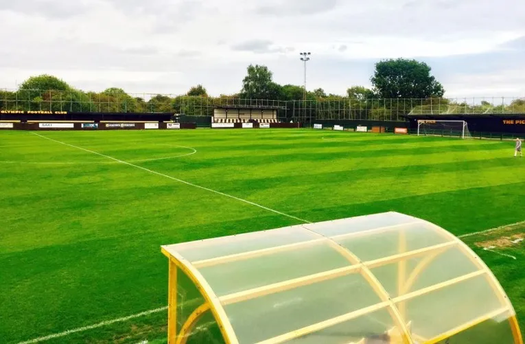 Góc nhìn toàn cảnh sân Dales Lane, nơi diễn ra các trận đấu đầy kịch tính của Rushall Olympic