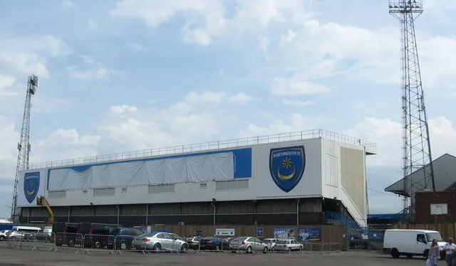Góc nhìn toàn cảnh sân vận động Fratton Park từ trên cao, minh chứng cho vẻ đẹp cổ kính và quy mô của 'The Old Girl'