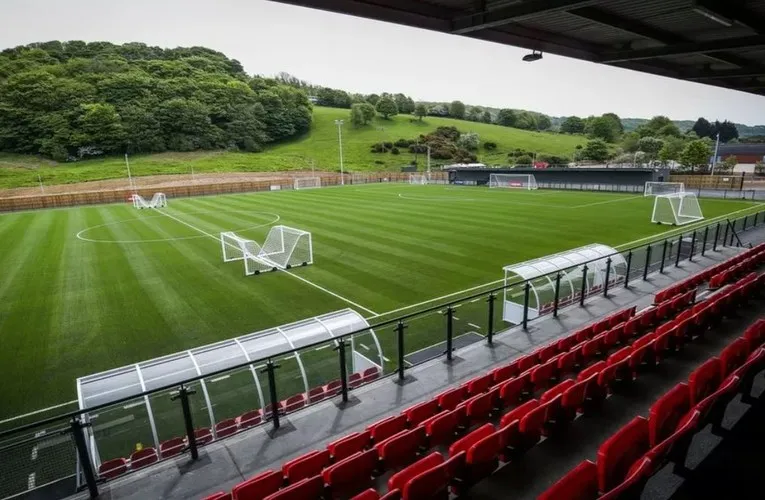 Góc nhìn toàn cảnh từ khán đài sân vận động Scarborough Sports Village trong một ngày thi đấu