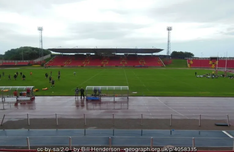 Góc nhìn từ khán đài bên trong sân Gateshead International, nơi chứng kiến lịch sử Gateshead FC