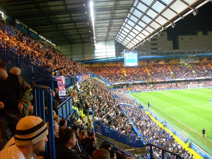 Góc nhìn từ khán đài Stamford Bridge, nơi người hâm mộ theo dõi các trận đấu của Chelsea