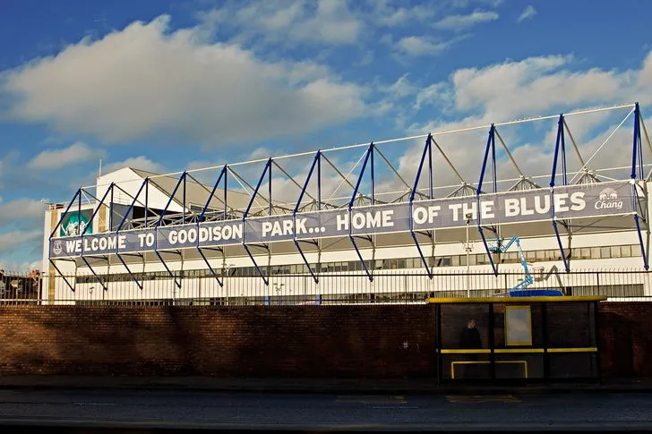Goodison Park nhìn từ đường phố