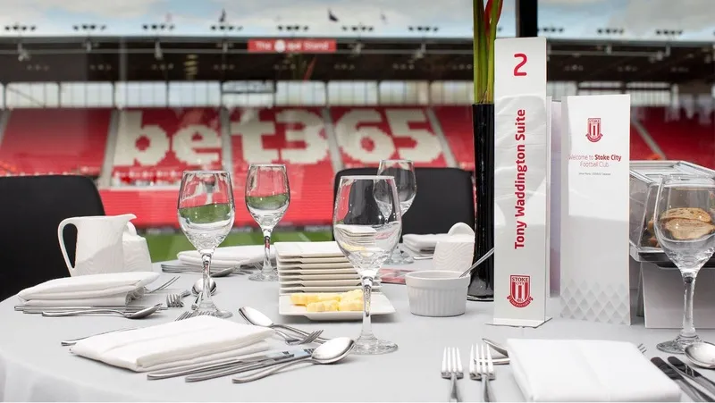 Hình ảnh khu vực phòng khách VIP (Hospitality Suites) tại sân Bet365, thể hiện sự sang trọng và tiện nghi.