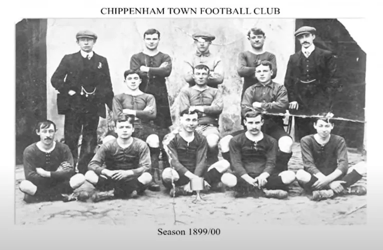 Hình ảnh lịch sử của câu lạc bộ Chippenham Town FC, minh họa hành trình phát triển qua các thập kỷ