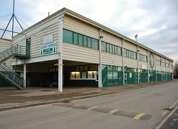 Huish Park nhìn từ trên cao với kiến trúc hiện đại, tương phản với những sân vận động truyền thống lâu đời của bóng đá Anh.
