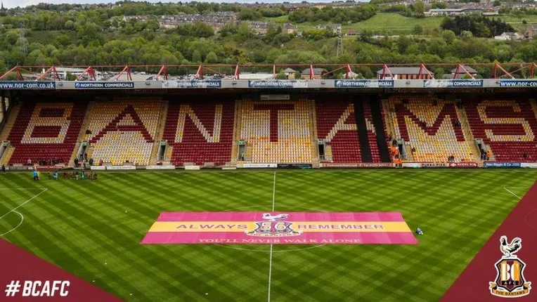 Khán đài Bantams tại sân Valley Parade, một phần kiến trúc độc đáo của Bradford City