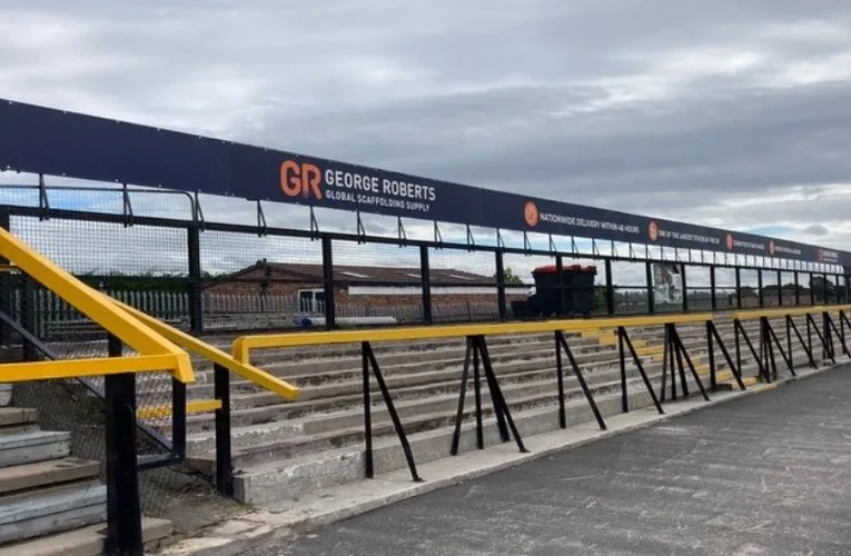 Khán đài Blowick End, nơi cổ động viên đội khách đến Haig Avenue chứng kiến những trận đấu đầy kịch tính