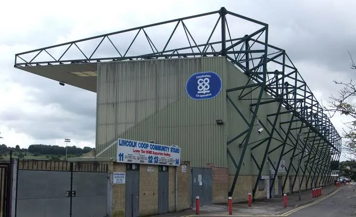 Khán đài Co-Op Community Stand tại sân Sincil Bank