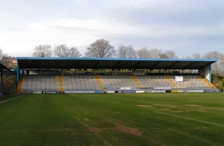 Khán đài North Stand tại sân The Shay, nơi thường dành cho các cổ động viên đội khách đến cổ vũ.