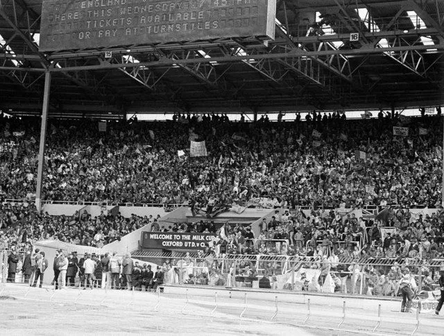Khán đài Old Wembley thuở xưa với kiến trúc cổ kính, gợi nhớ những ký ức bóng đá vĩ đại