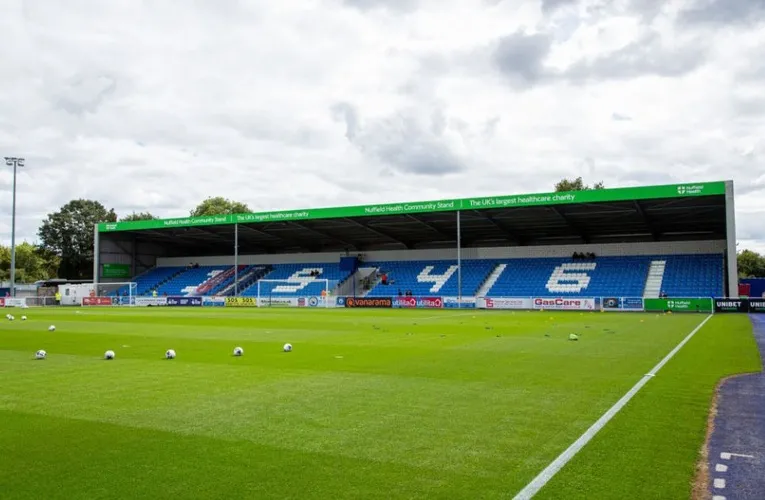 Khán đài South Stand, còn gọi là Mackoy Community Stand, góp phần mở rộng sức chứa của sân Silverlake