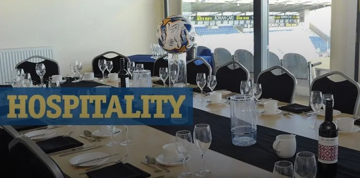 Không gian sang trọng của khu vực khách VIP tại JobServe Community Stadium, mang lại trải nghiệm xem bóng đá đẳng cấp