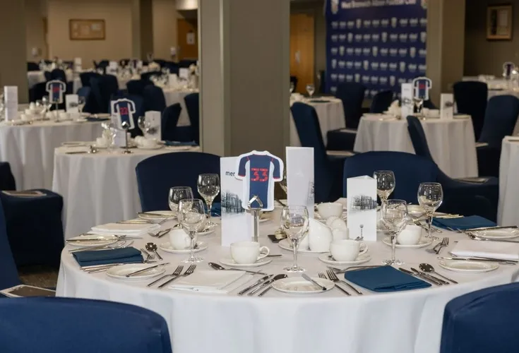 Không gian sảnh tiếp đón khách VIP tại sân The Hawthorns, nơi mang lại trải nghiệm xem bóng đá đẳng cấp.