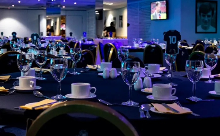 Khu vực dịch vụ VIP tại sân The Den, nơi trải nghiệm đẳng cấp dành cho người hâm mộ Millwall
