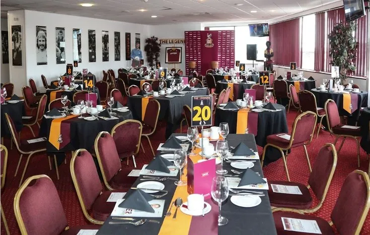 Khu vực hospitality suite sang trọng tại sân Valley Parade, dịch vụ đẳng cấp của Bradford City