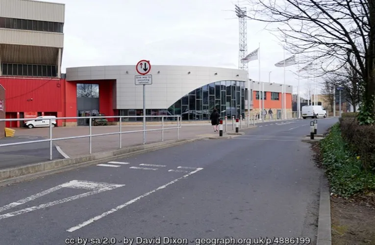 Lối vào sân Gateshead International Stadium, cửa ngõ tới những trận cầu kịch tính của The Heed