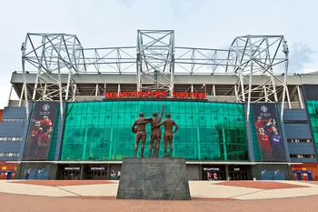 Old Trafford nhìn từ trên cao, biểu tượng của Manchester United