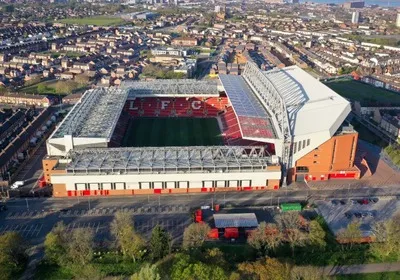 Sân Anfield nhìn từ trên cao, cho thấy khán đài mới được mở rộng
