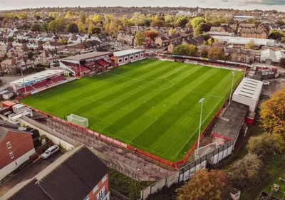 Sân J Davidson Stadium (Moss Lane), biểu tượng của Altrincham FC và bóng đá cấp thấp Anh