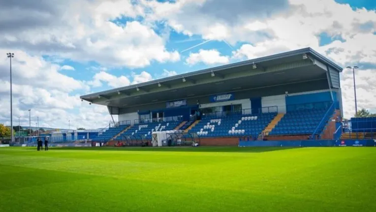 Sơ đồ và phối cảnh khán đài chính Tameside Stadium, tập trung vào khu vực ghế ngồi