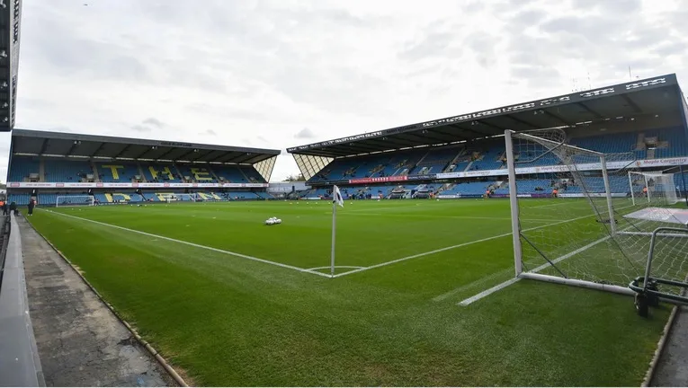 Toàn cảnh mặt sân The Den từ trên cao, chuẩn bị cho một trận đấu của Millwall