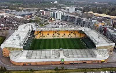 Toàn cảnh sân vận động Carrow Road nhìn từ trên cao, biểu tượng của Norwich City