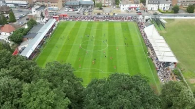 Toàn cảnh sân vận động Park View Road, ngôi nhà của Welling United và Erith & Belvedere FC