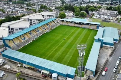 Toàn cảnh sân vận động Plainmoor, sân nhà lịch sử của câu lạc bộ Torquay United.