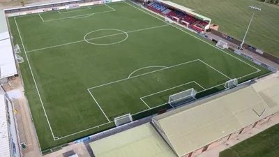 Toàn cảnh sân vận động Priory Lane, minh chứng cho bề dày lịch sử bóng đá Eastbourne Borough FC