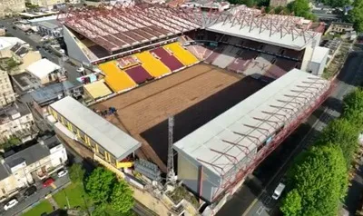 Toàn cảnh sân vận động Valley Parade nhìn từ trên cao, biểu tượng lịch sử Bradford City FC