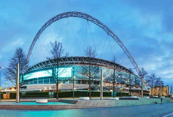 Toàn cảnh sân vận động Wembley mới với vòm thép biểu tượng vươn cao
