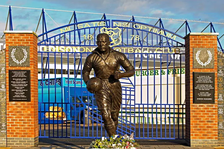 Tượng Dixie Dean tại Goodison Park